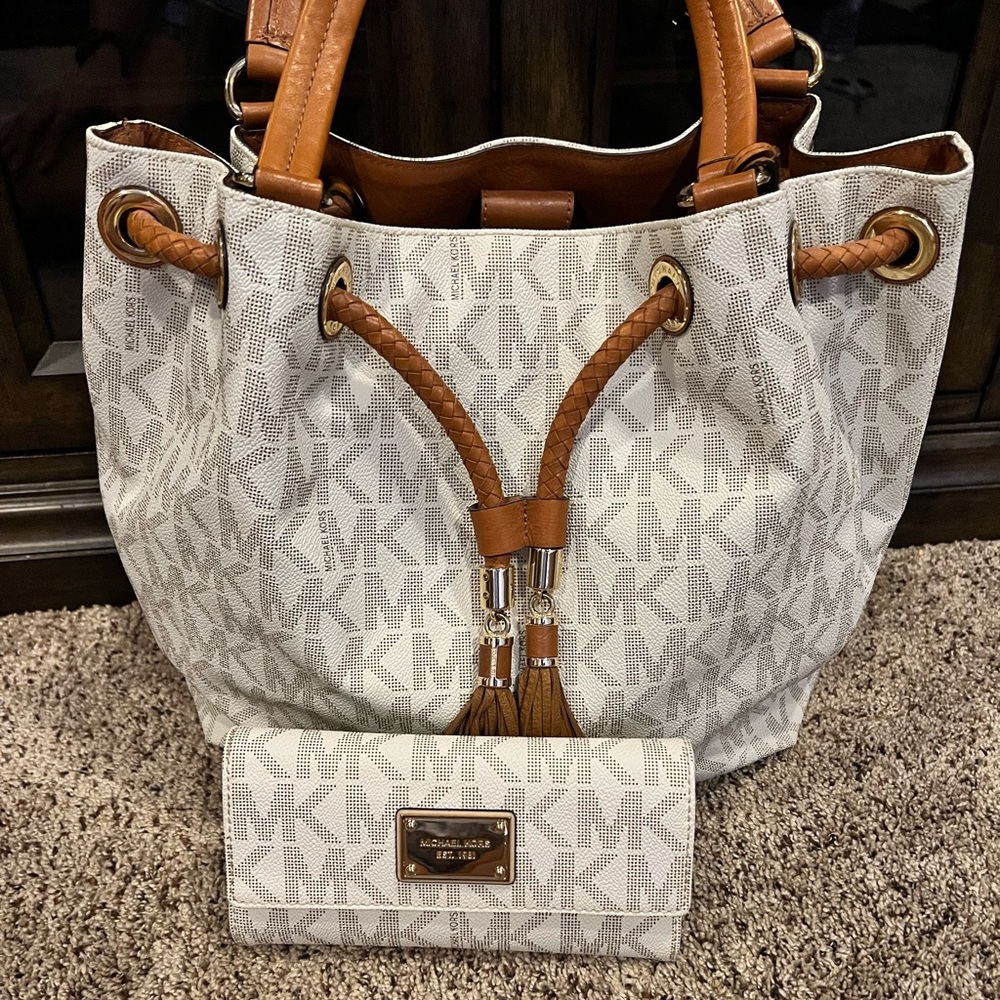 MICHAEL KORS JET SET LARGE GATHERED TOTE BAG, VANILLA